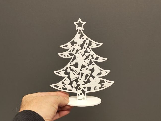 Kleiner Weihnachtsbaum mit Kugeln zum Hinstellen