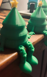Kleine grüne Weihnachtsbaumfigur mit gelbem Stern