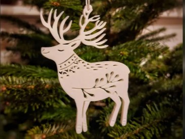 Christbaumschmuck mit Hirsch