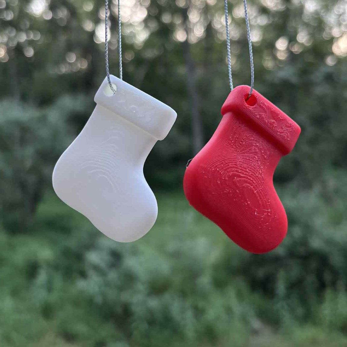 Kleiner Weihnachtsstrumpf als Christbaumschmuck mit Aufhänger