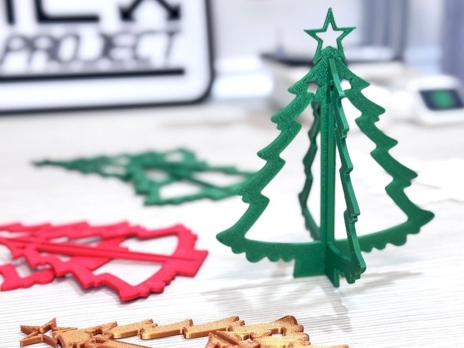 Kleiner Weihnachtsbaum zum Zusammenstecken als Anhänger