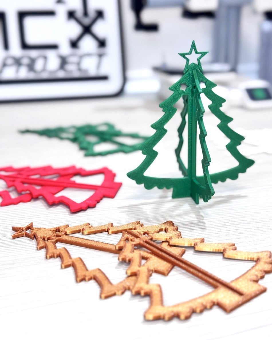 Kleiner Weihnachtsbaum zum Zusammenstecken als Anhänger