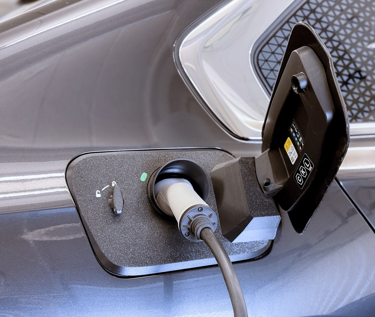 Ladeport-Abdeckung für BMW i7