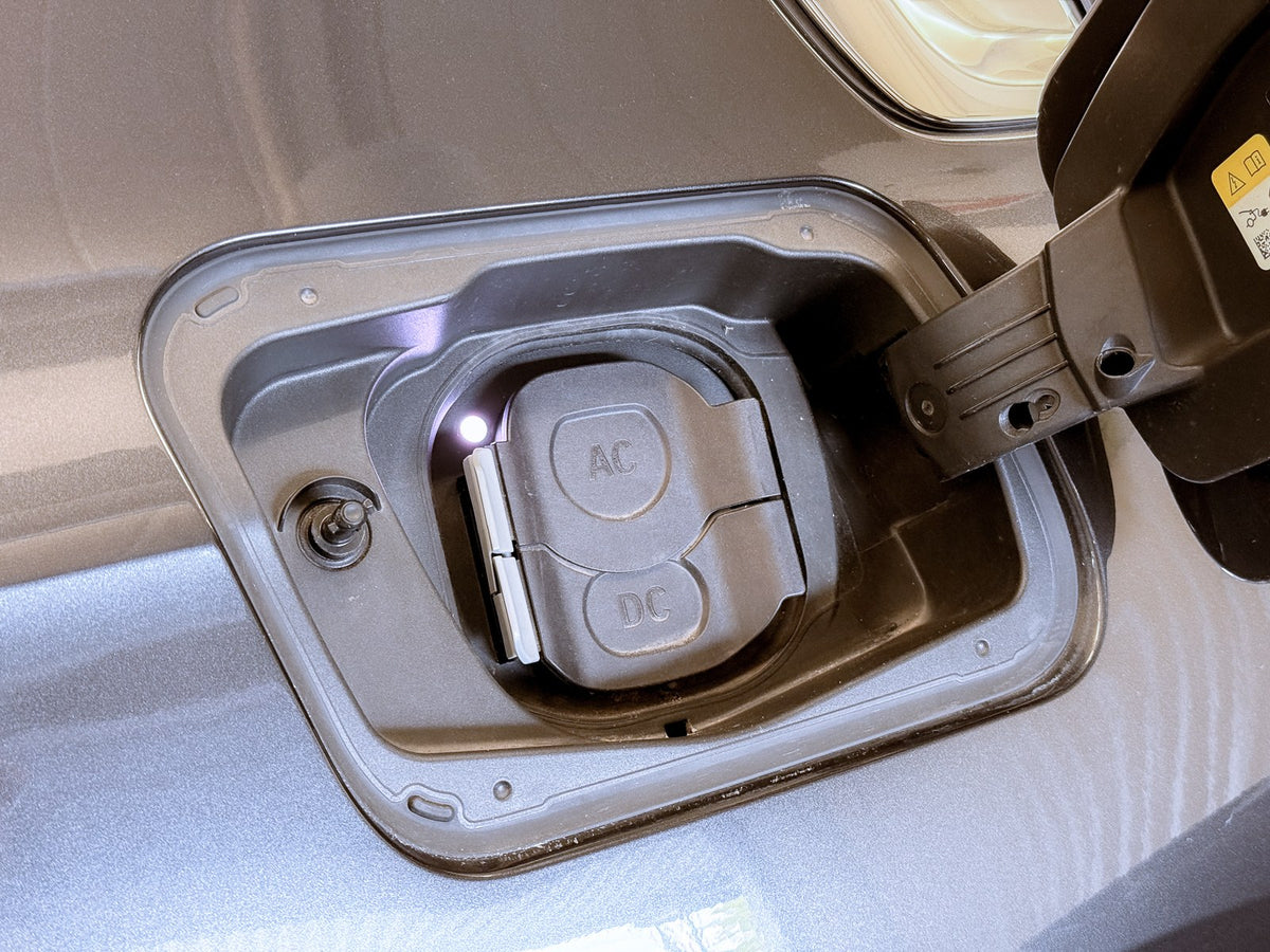 Ladeport-Abdeckung für BMW i7