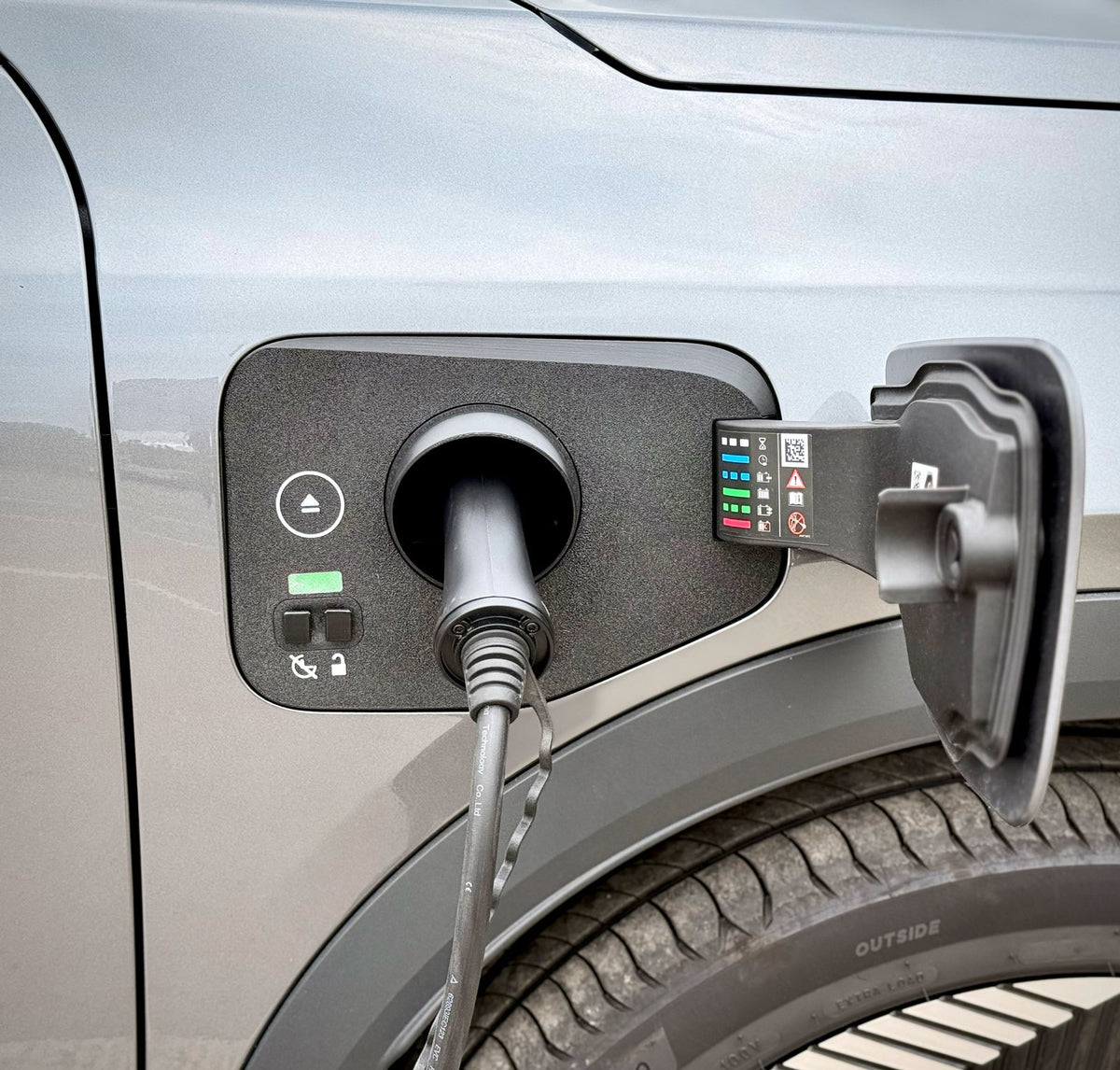 Ladeport-Abdeckung für Mitsubishi Eclipse Cross PHEV