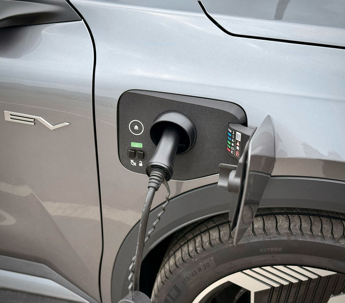 Ladeport-Abdeckung für Mitsubishi Eclipse Cross PHEV