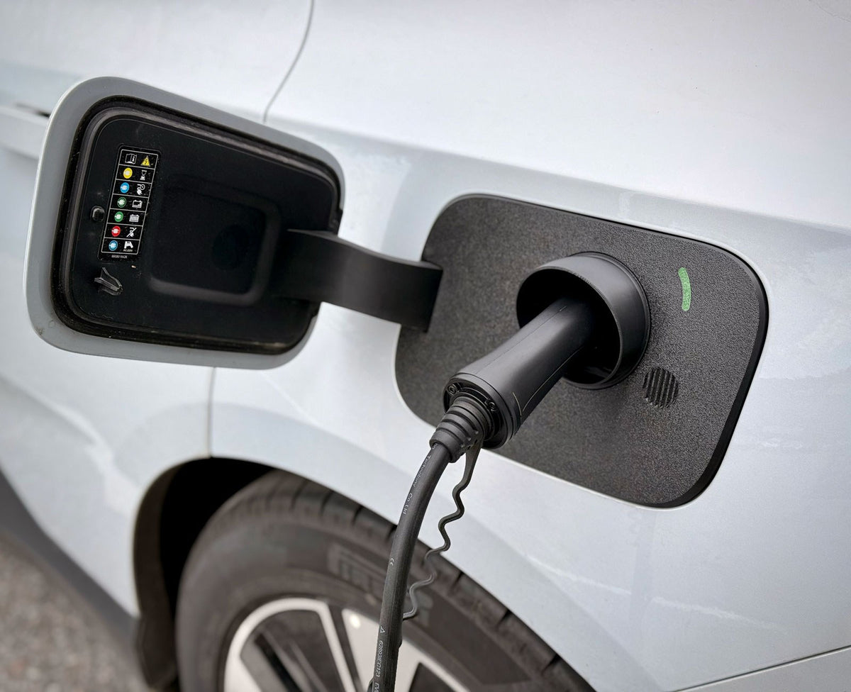 Ladeport-Abdeckung für Polestar 4