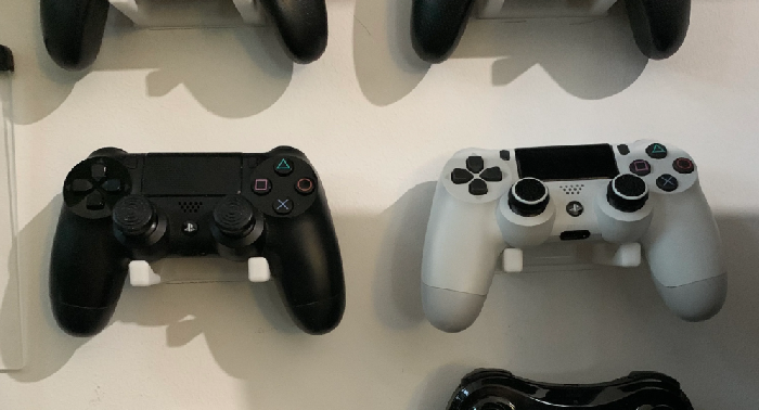 Universal Controller Wall Mount – Fits PS5, Xbox & Switch