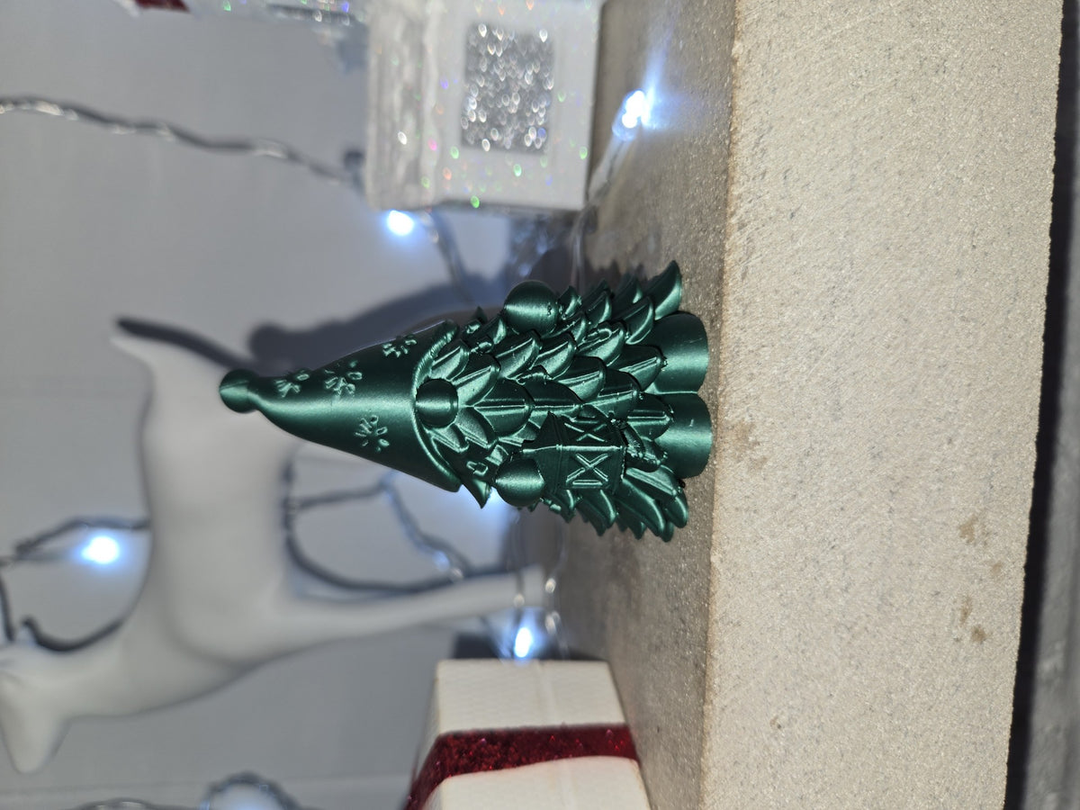 Süße Wichtelfigur in Form eines Weihnachtsbaums