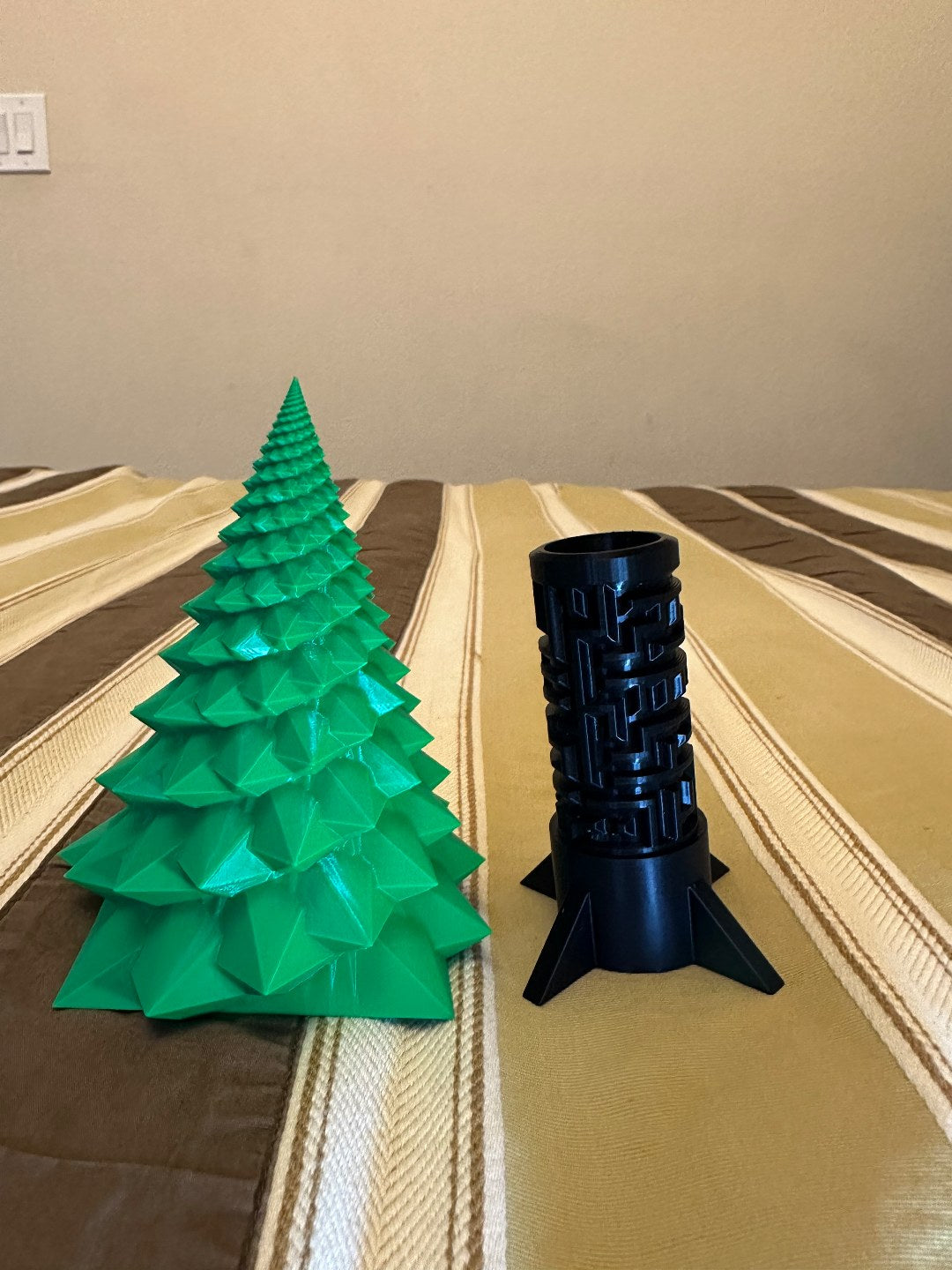 Puzzlebox in Form eines Weihnachtsbaums für kleine Geschenke