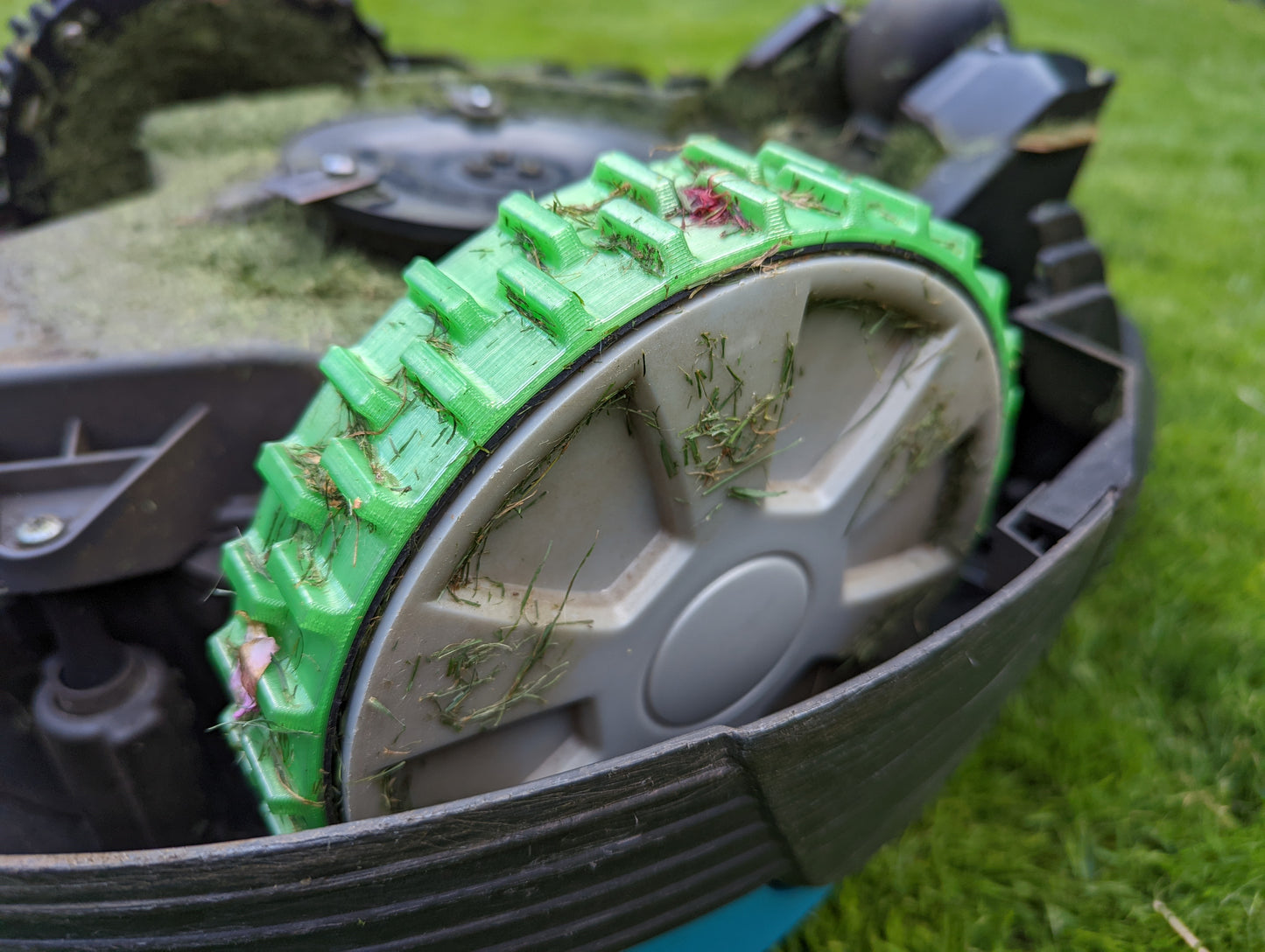 Replacement Wheel for Gardena R40Li Robotic Lawnmower