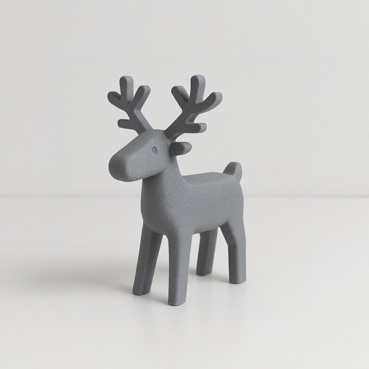 Minimalistische Rentierfigur mit klaren Linien