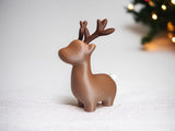 Rentierfigur in Strickoptik, pummelige Weihnachtsfigur