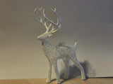Rentierfigur mit Voronoi-Muster für Weihnachten