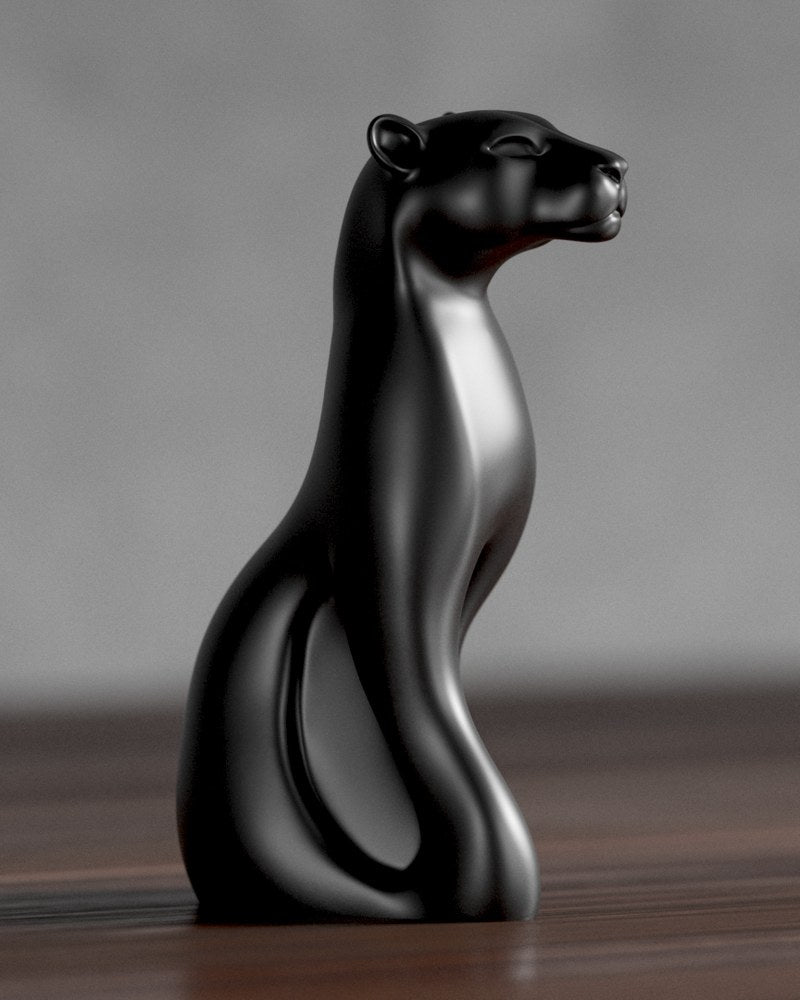 Close-up of a matte black panther sculpture against a neutral background — sort panter skulptur