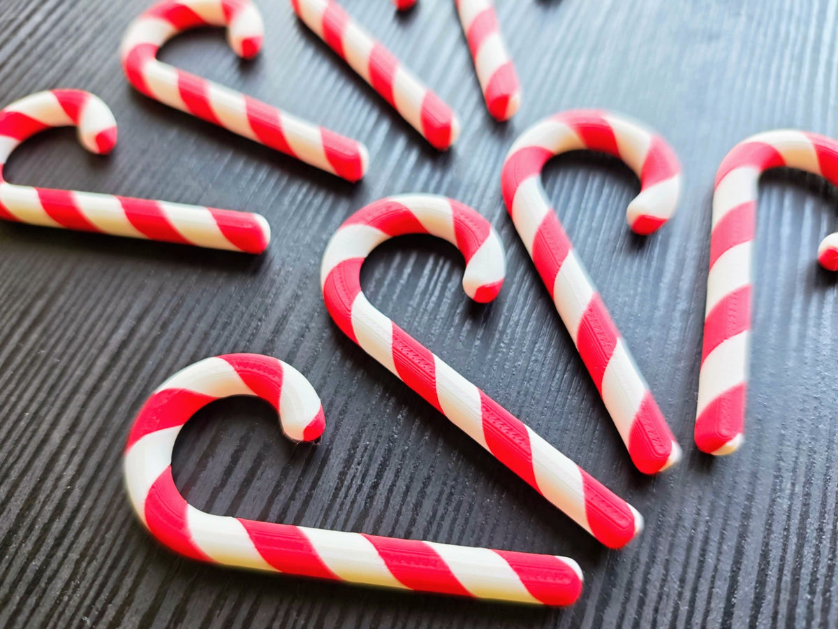 Acht zweifarbige Zuckerstangen für den Weihnachtsbaum