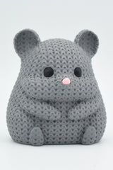 Close-up of a knitted hamster figure with a soft crochet-look texture, small round eyes and nose, 49 DKK
