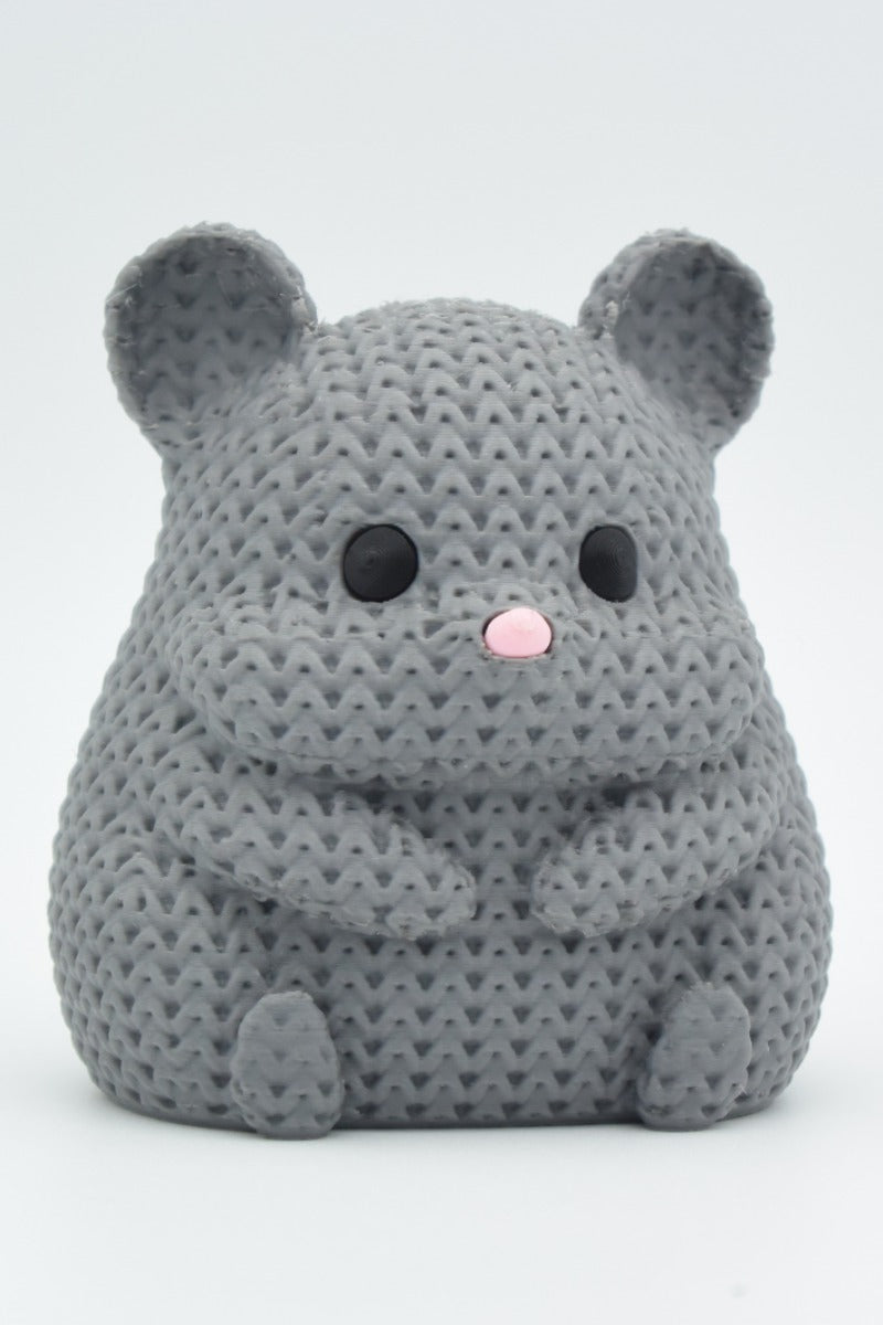 Close-up of a knitted hamster figure with a soft crochet-look texture, small round eyes and nose, 49 DKK