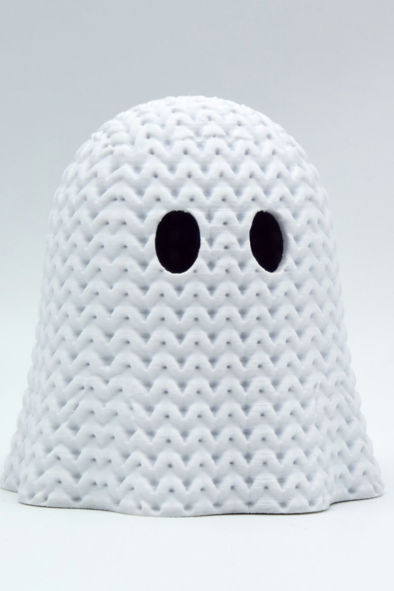 Close-up of a knitted Halloween ghost decoration with open crochet-look texture, 49 DKK at Cool3d.dk