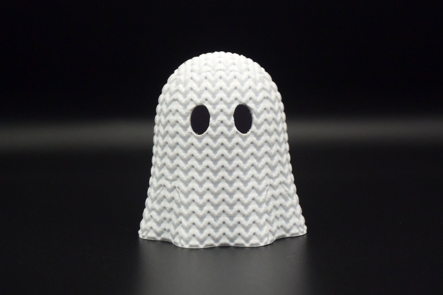 Close-up of a knitted Halloween ghost decoration with open crochet-look texture, 49 DKK at Cool3d.dk