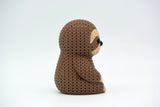 Close-up of a knitted sloth figurine with a soft crochet-look texture in warm tones, approx. 10 cm