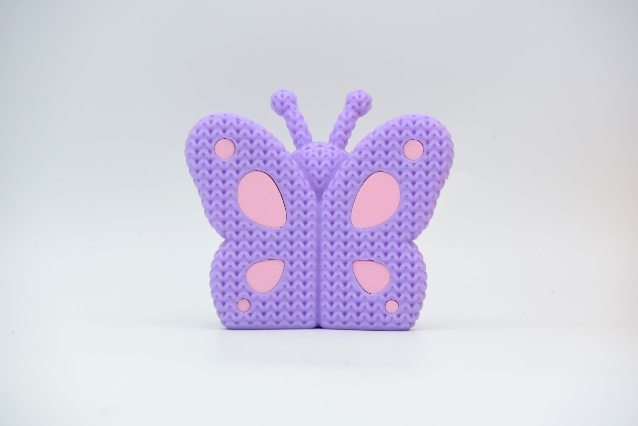 Detail of the crochet-look surface texture on a decorative butterfly figurine from Cool3d.dk