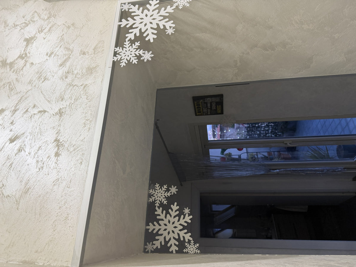 Schneeflocke als Weihnachtsdeko für Tür und Fenster