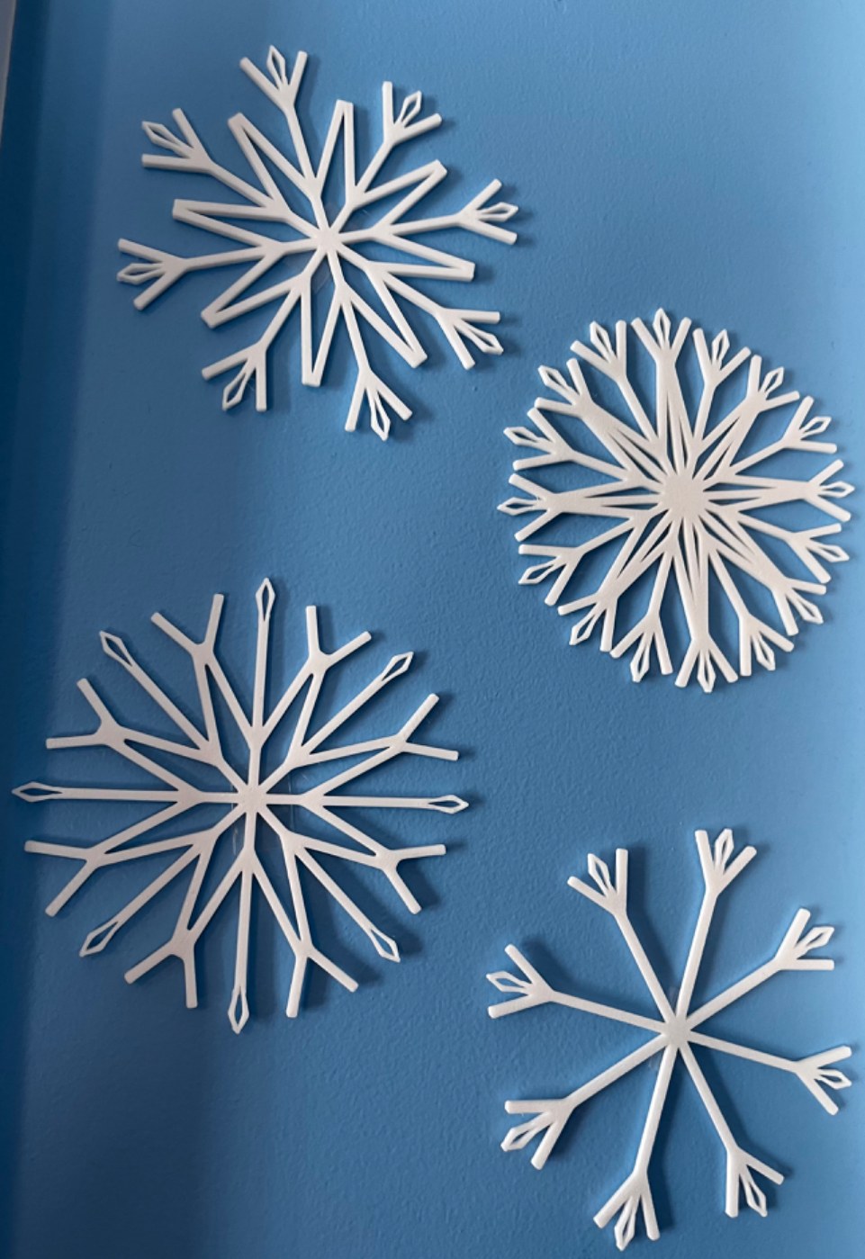 Set mit 4 Schneeflocken zum Aufhängen