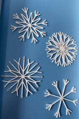 Set mit 4 Schneeflocken zum Aufhängen