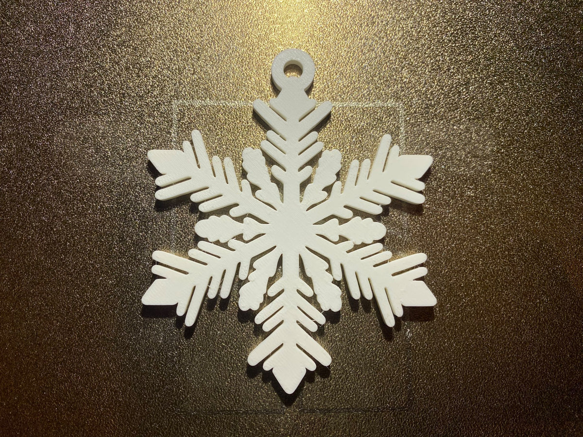 Schneeflocke mit sechs Armen und Aufhängeöse