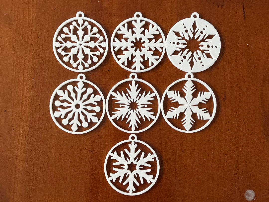 Schneeflocken für den Weihnachtsbaum, verschiedene Motive