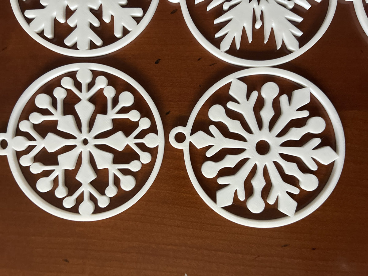 Schneeflocken für den Weihnachtsbaum, verschiedene Motive