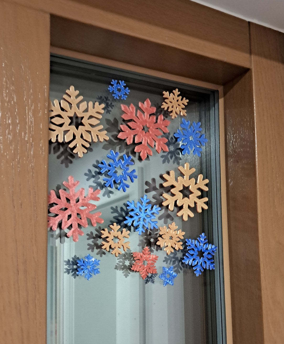 Schneeflocken-Deko für Fenster und Weihnachtsbaum
