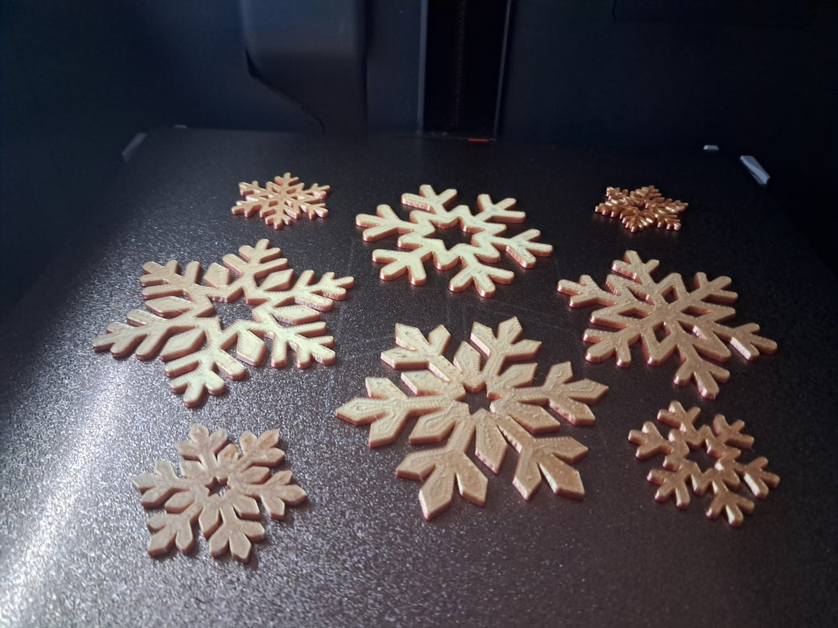Schneeflocken-Deko für Fenster und Weihnachtsbaum