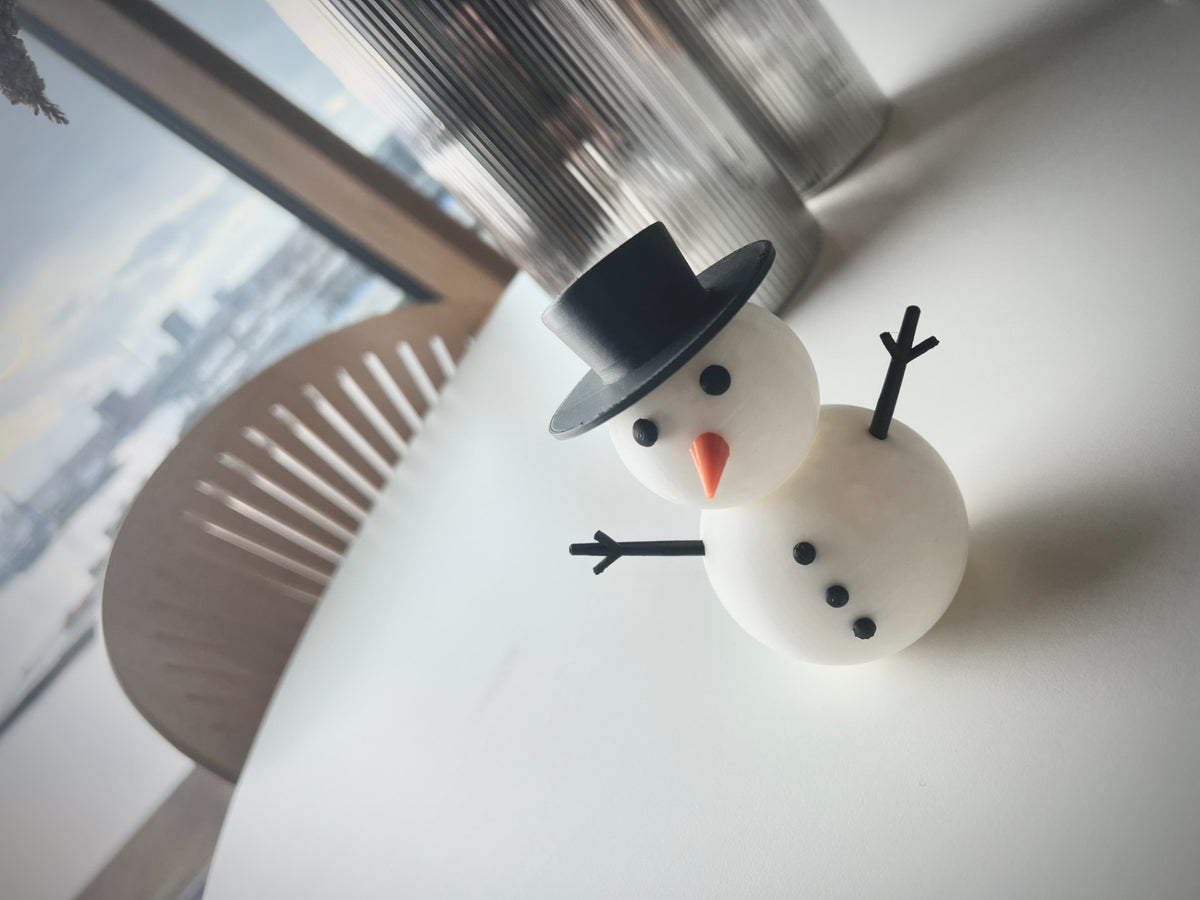 Schneemannfigur in mehreren Farben – Weihnachtsdeko