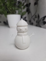 Minimalistische Schneemannfigur mit Lächeln