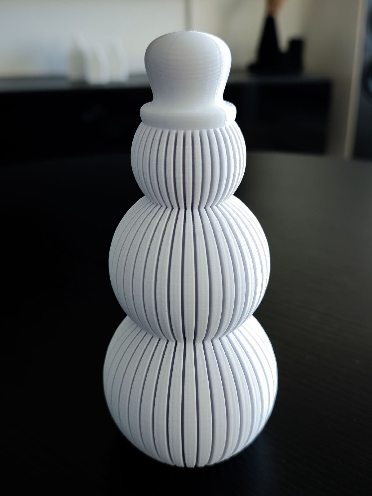 Schneemannfigur im gerippten Design