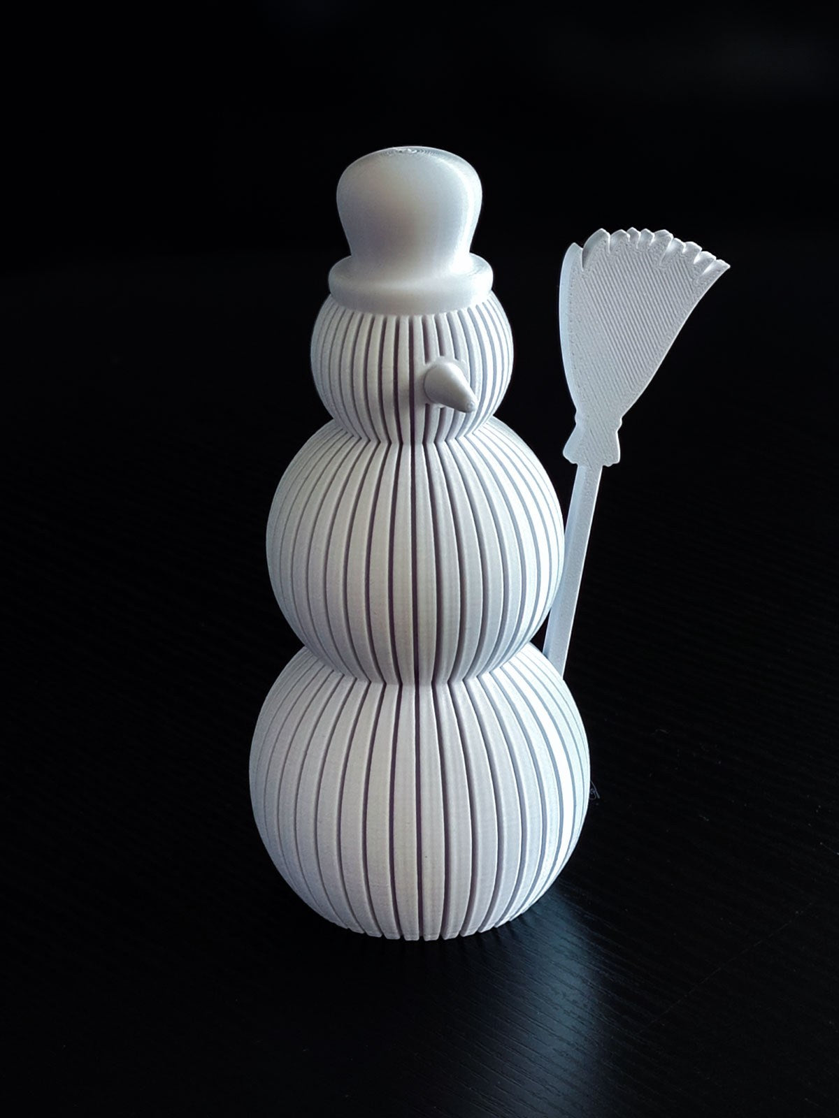 Schneemannfigur im gerippten Design