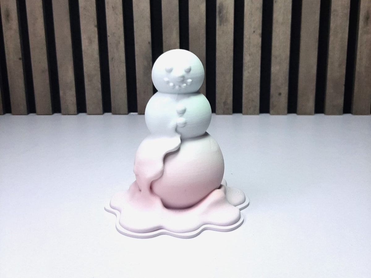 Moderne Figur eines schmelzenden Schneemanns