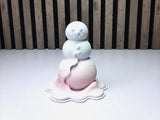 Moderne Figur eines schmelzenden Schneemanns