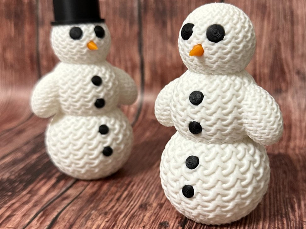 Süße Schneemannfigur in Strickoptik