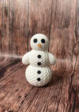 Süße Schneemannfigur in Strickoptik