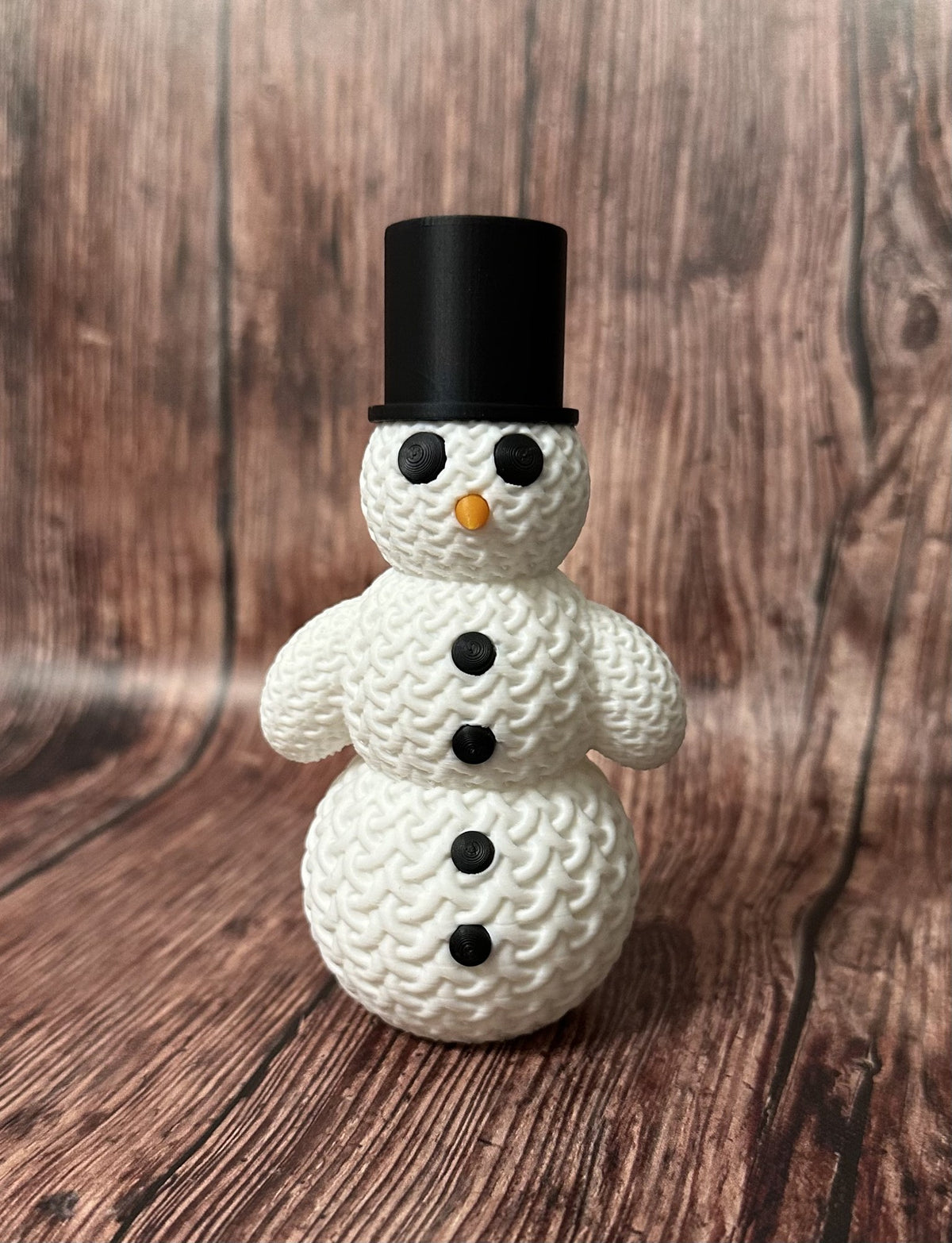 Süßer gestrickter Schneemann mit Hut