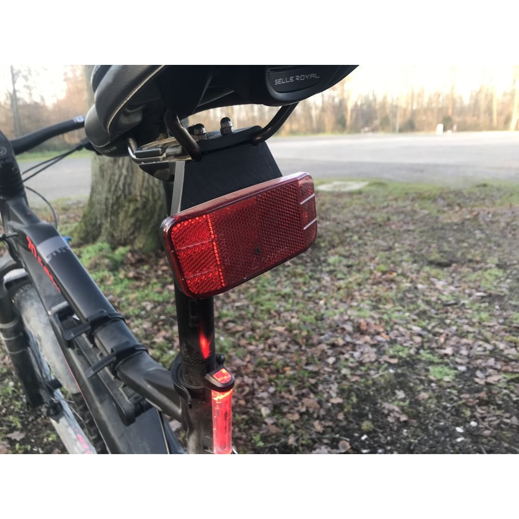 Z-Reflector Saddle Attachment for Bicycle