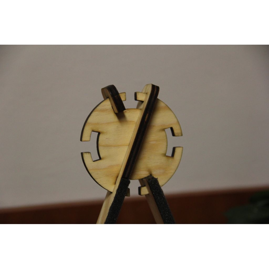 Acoustic Guitar Stand – Laser Cut Pine Plywood