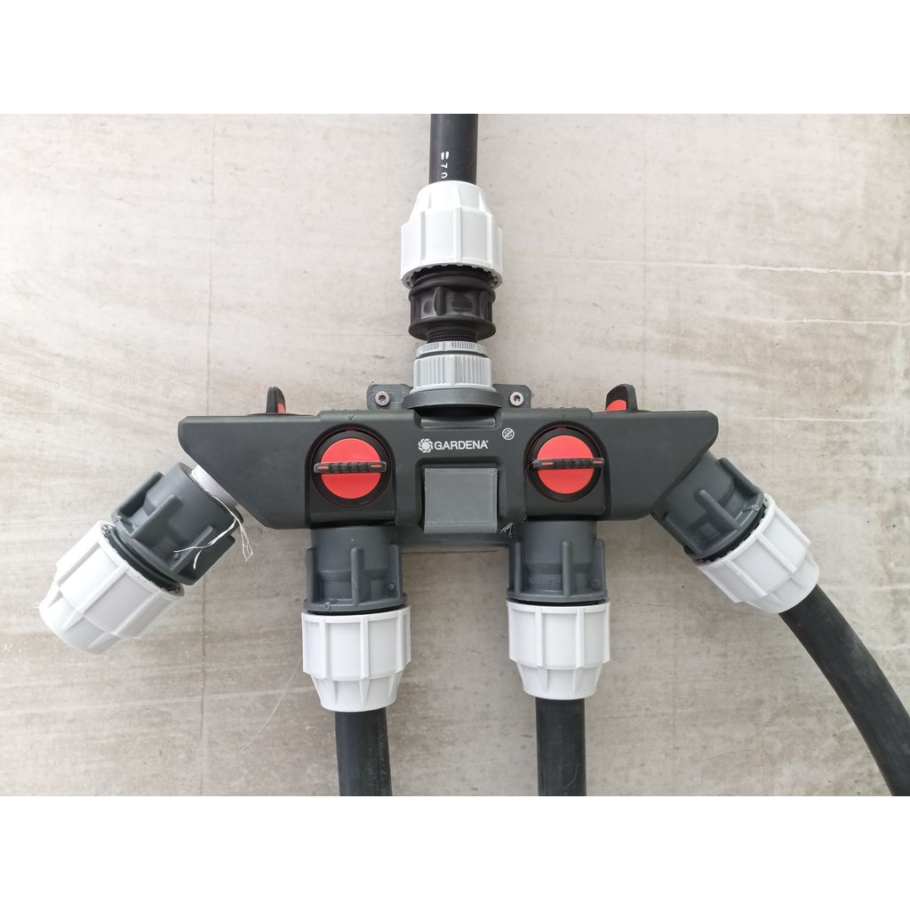 Gardena 4-Way Distributor Wall Mount