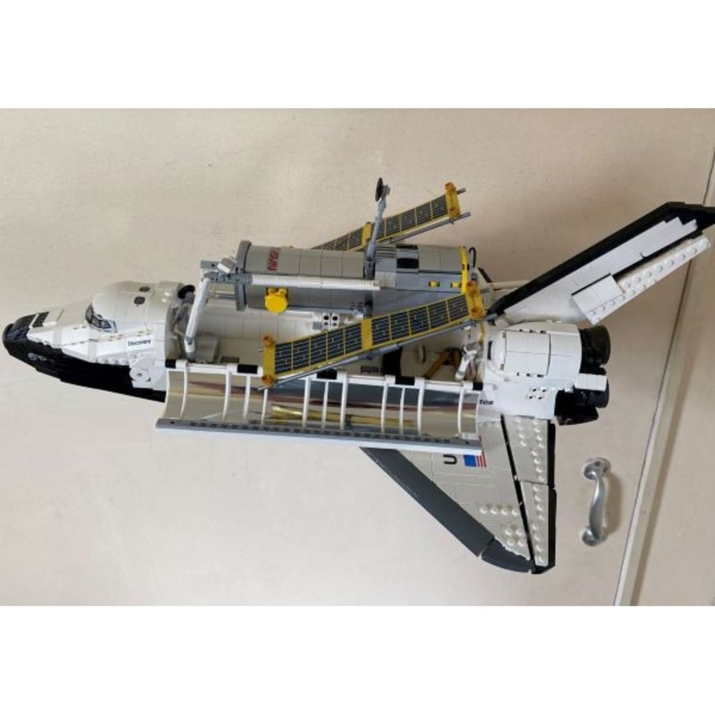 LEGO Shuttle Discovery 10283 Wall Mount