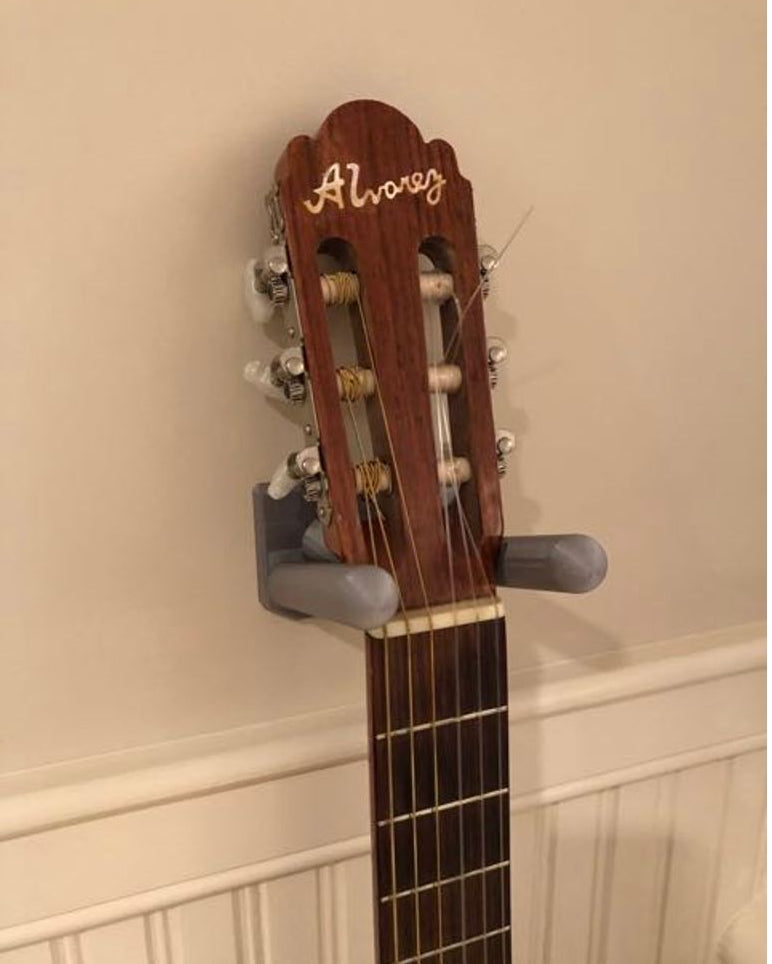 Classical Guitar & Oculus Quest 2 Wall Hanger