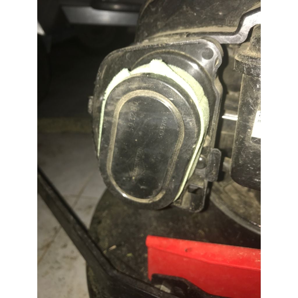 Briggs & Stratton 675 EXI Air Filter Cover Replacement