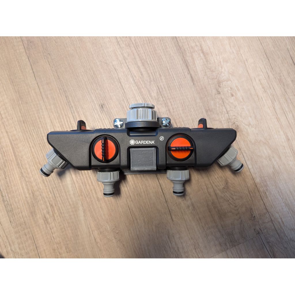 Gardena 4-Way Distributor Wall Mount